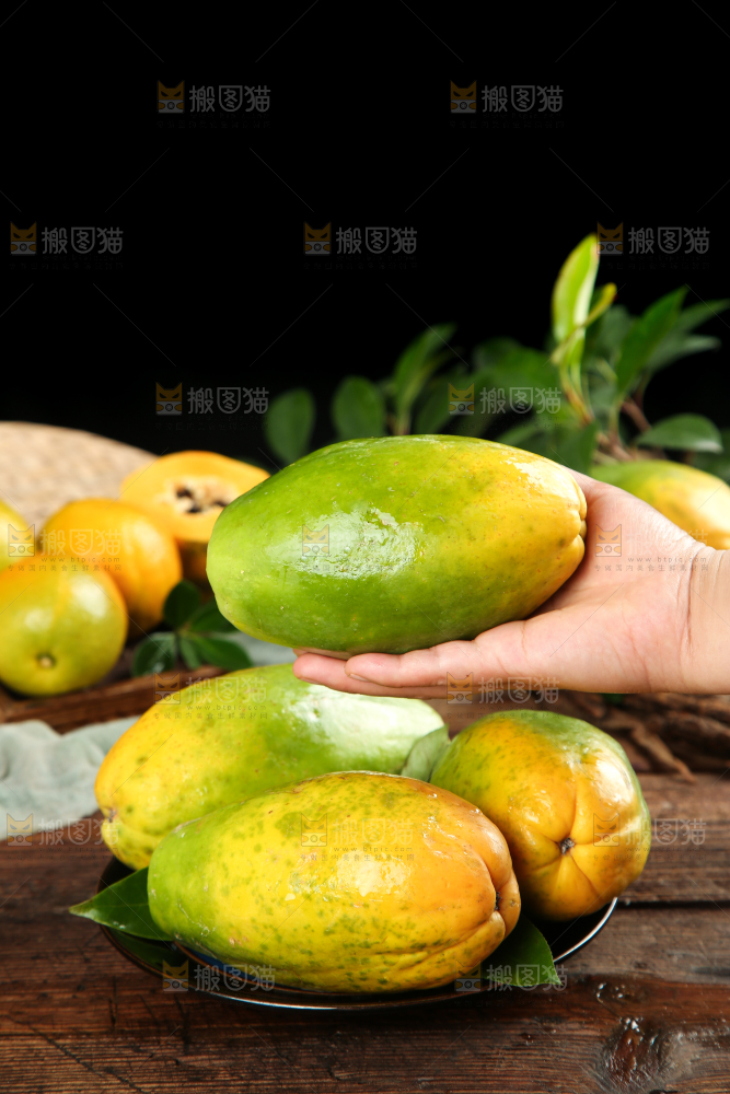 木板上的木瓜