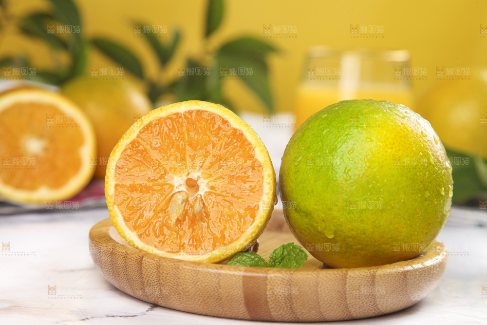 石板上放着一盘秭归夏橙