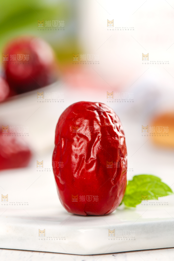 石板上的若羌红枣