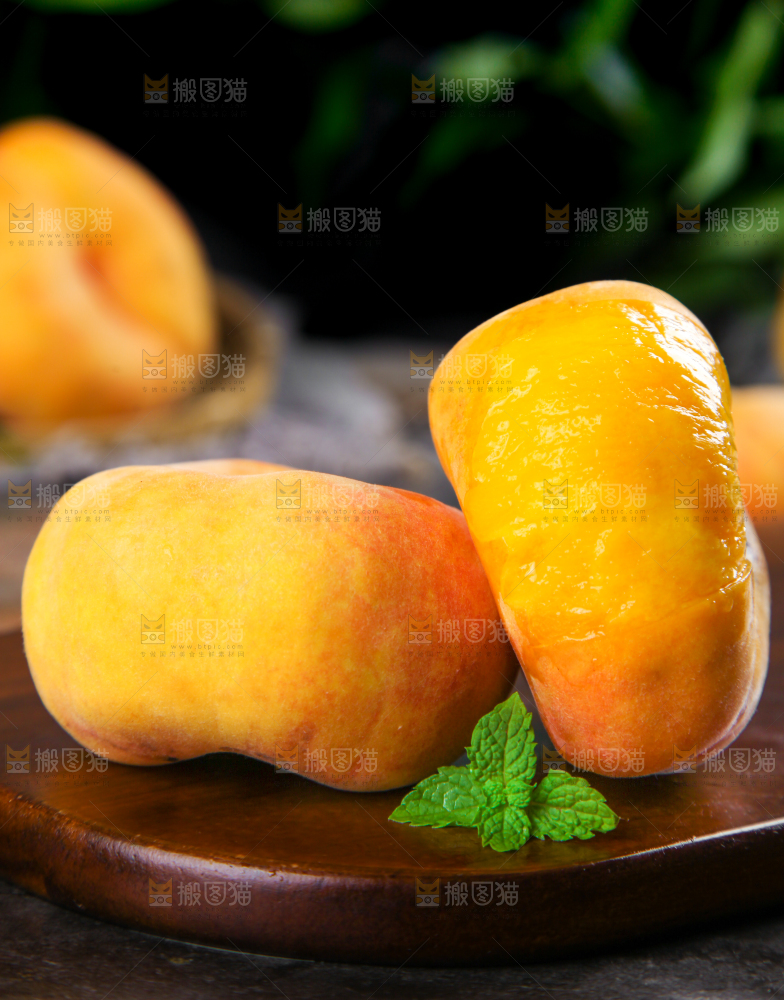 木板上的黄金扁桃