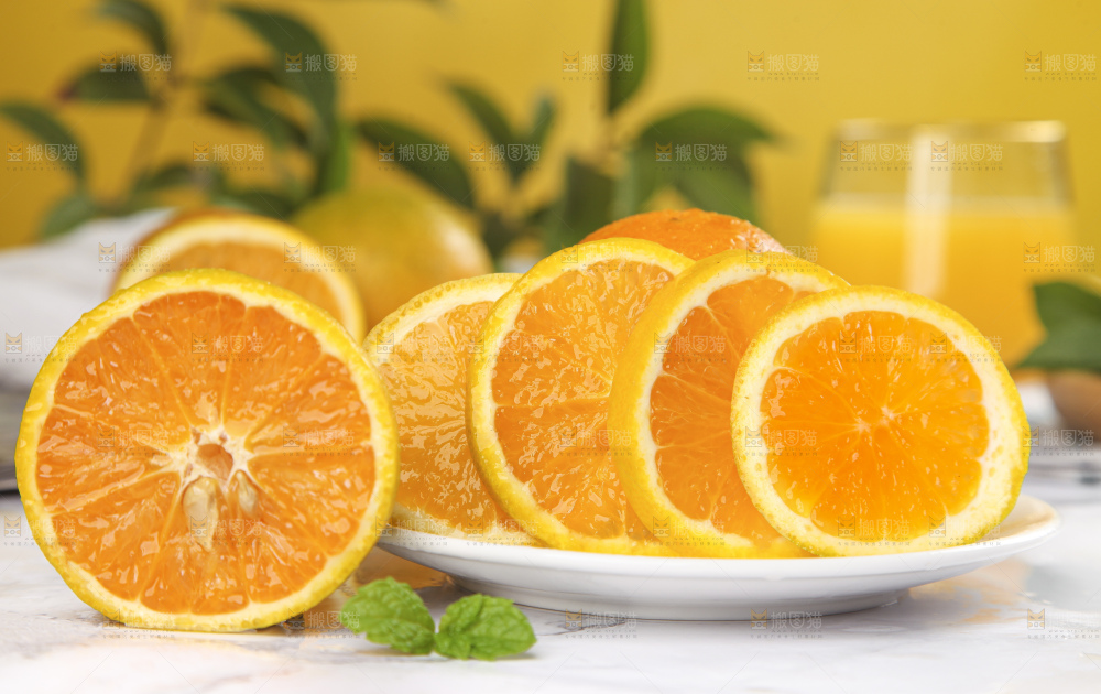 石板上放着一盘秭归夏橙
