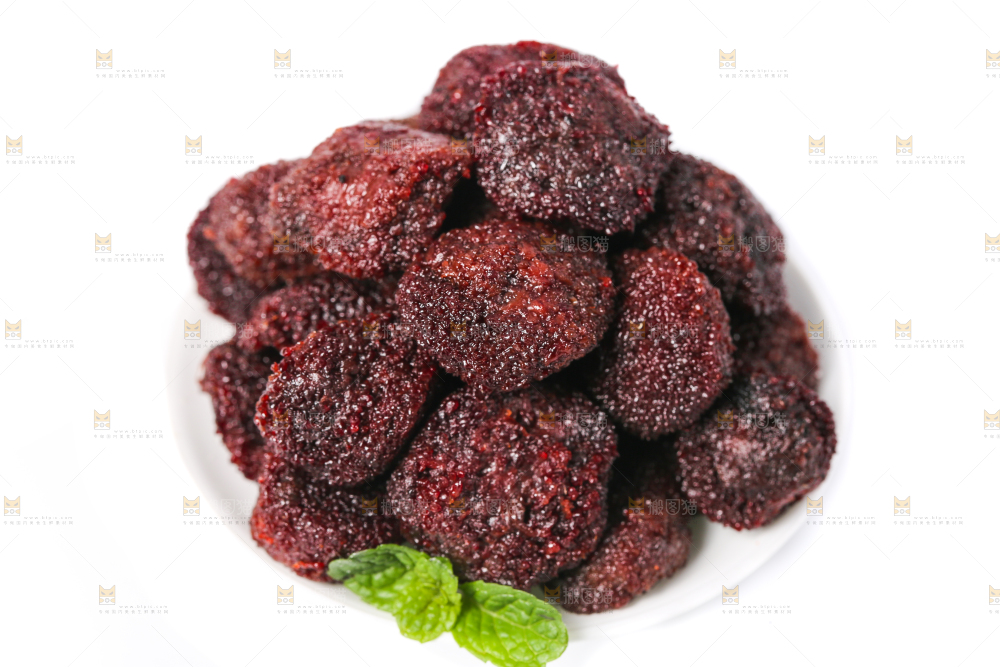 碟子里装着杨梅干