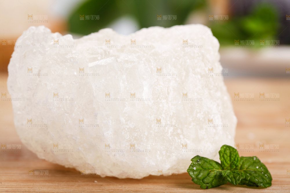 木底上放着多晶冰糖