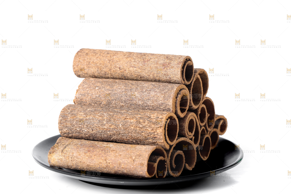 盘子里装着桂皮