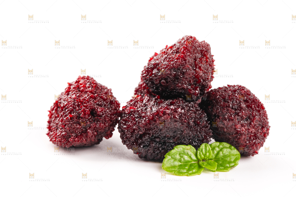 碟子里装着杨梅干