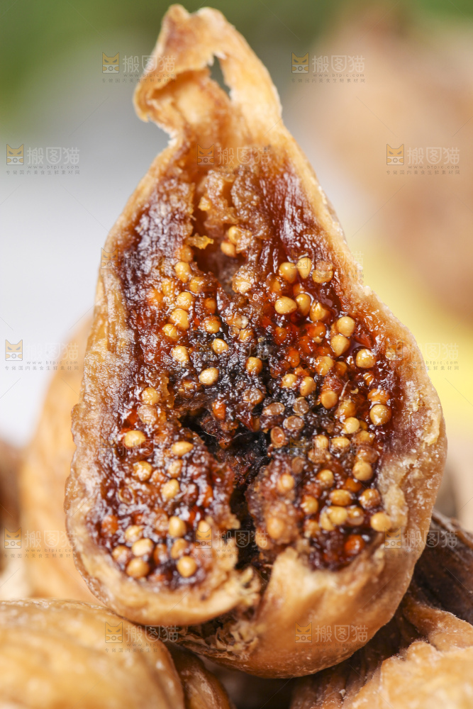 白格子底上的干无花果