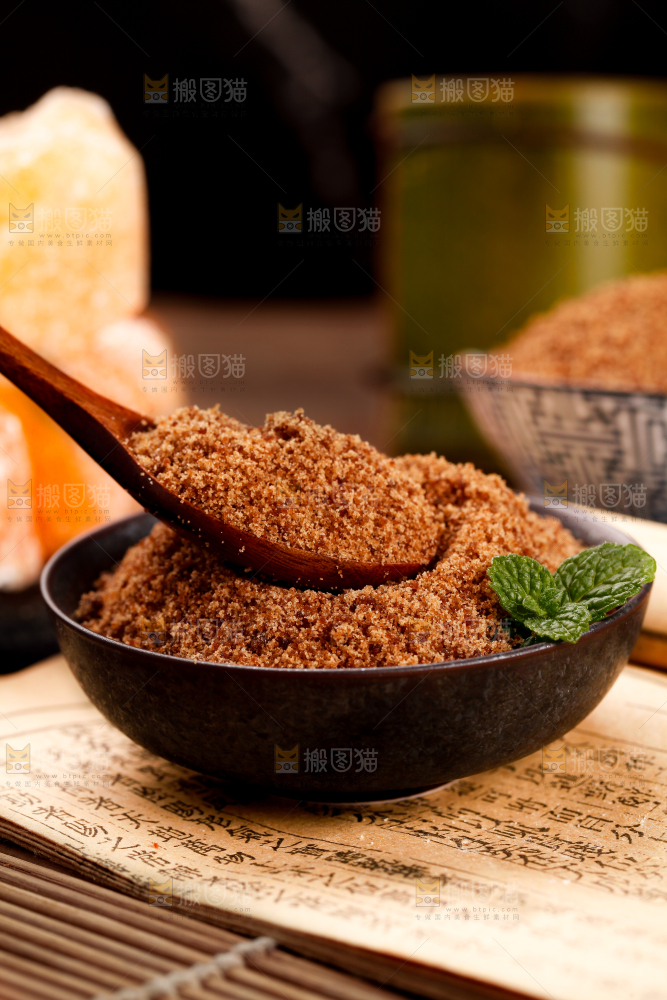 盘子里装着红糖粉