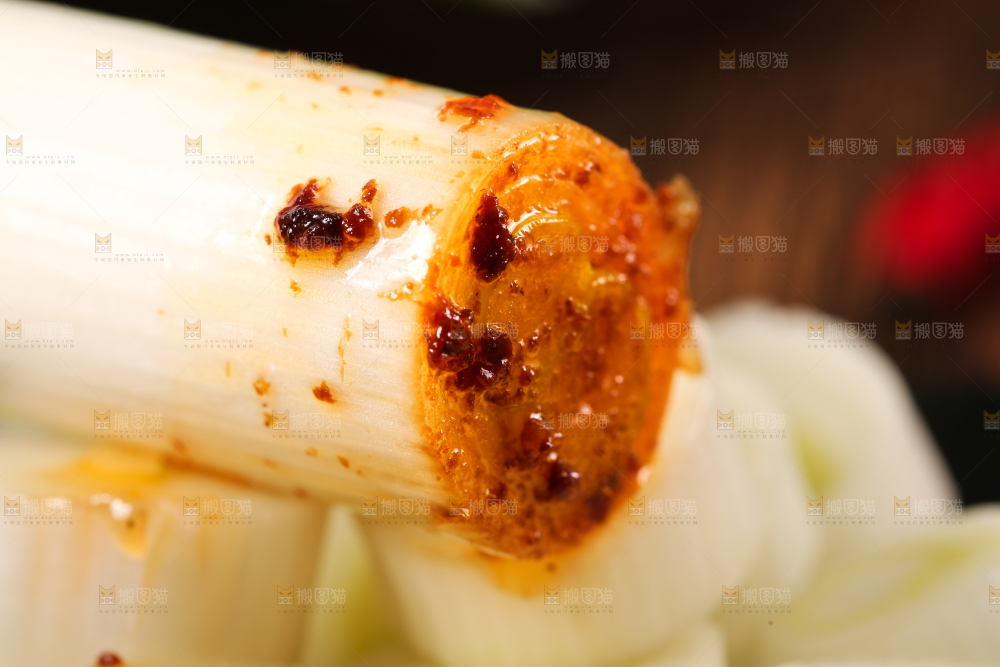 蘸酱的大葱