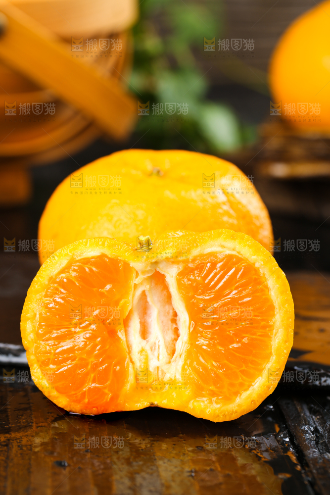 黑石板上的椪柑橘