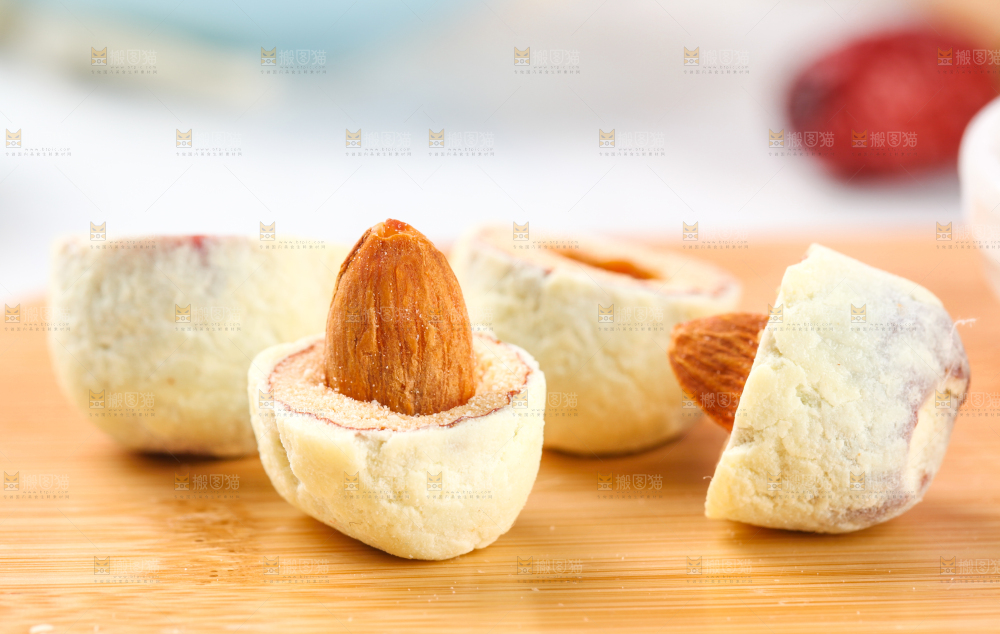 木底上的杏仁奶枣