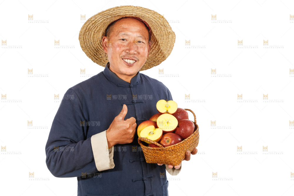农民手里端着一篮丑苹果