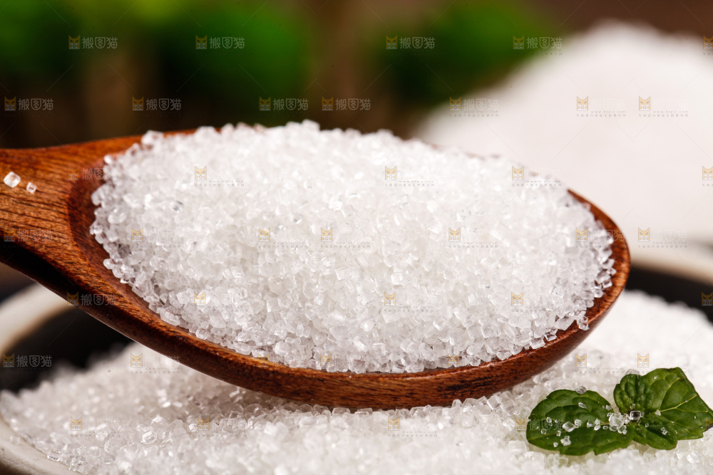 碟子里装着白砂糖
