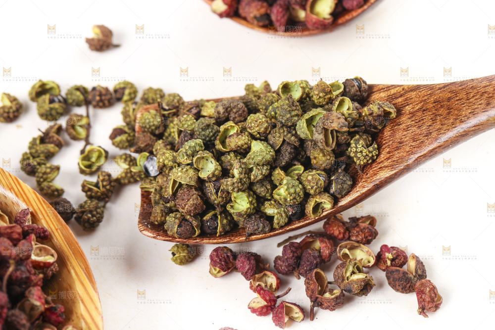 白底上的青花椒