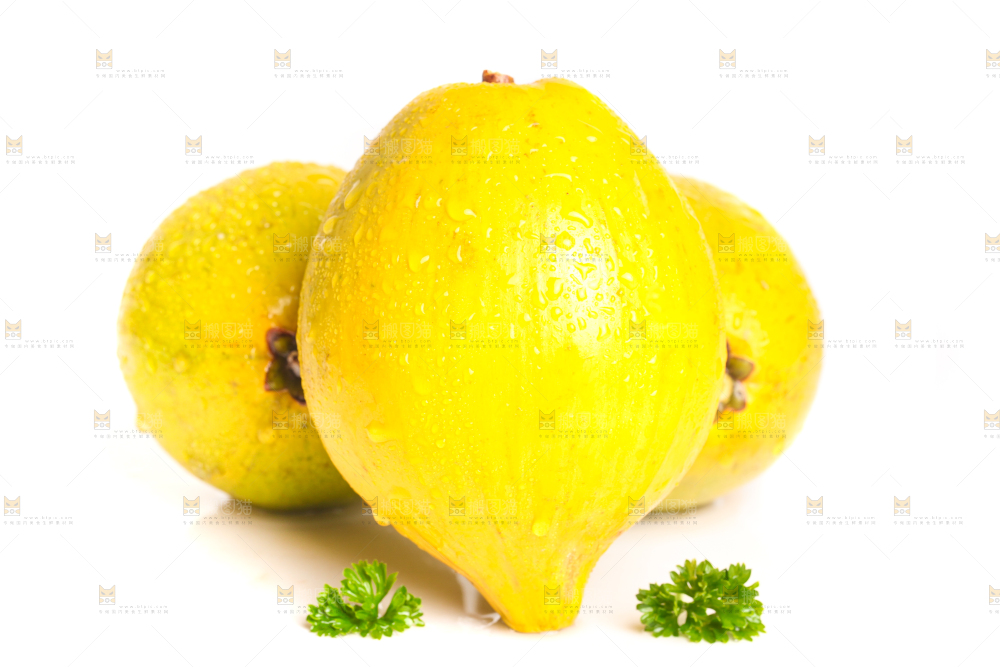 白底上的新鲜鸡蛋果