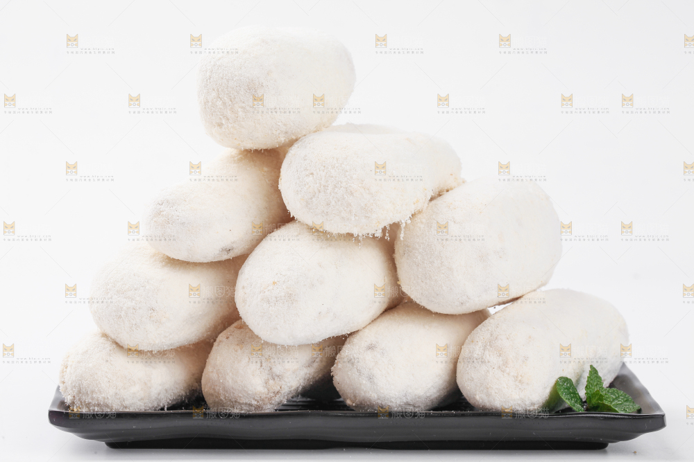 盘子里装着雪枣