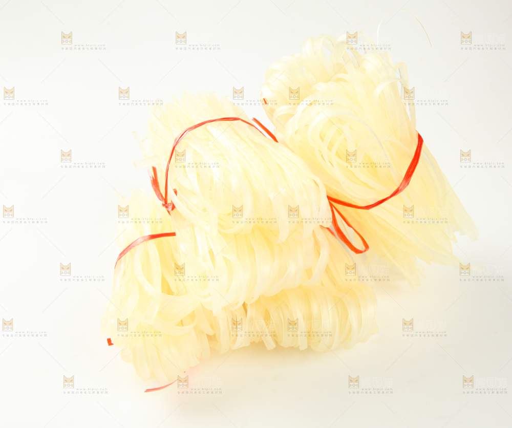 白底上的干河粉