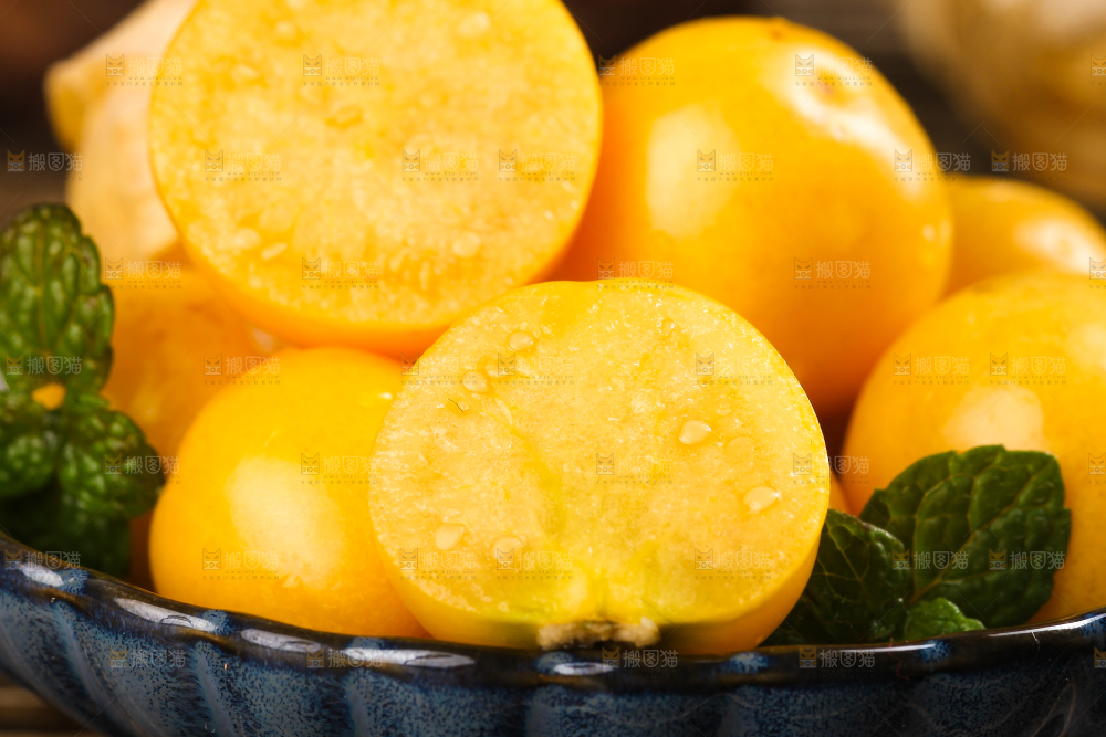 碟子里装着姑娘果