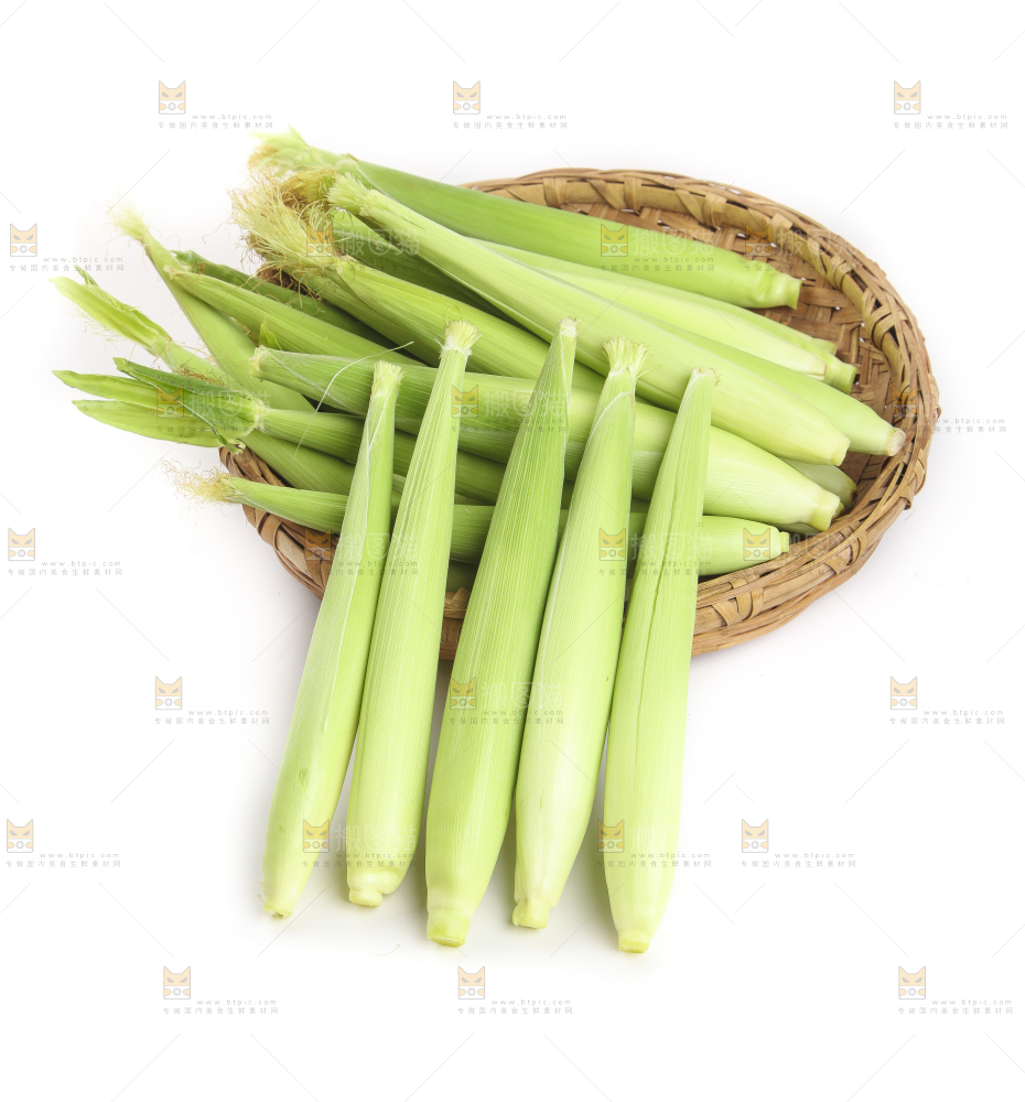 篮子里装着水果玉米笋