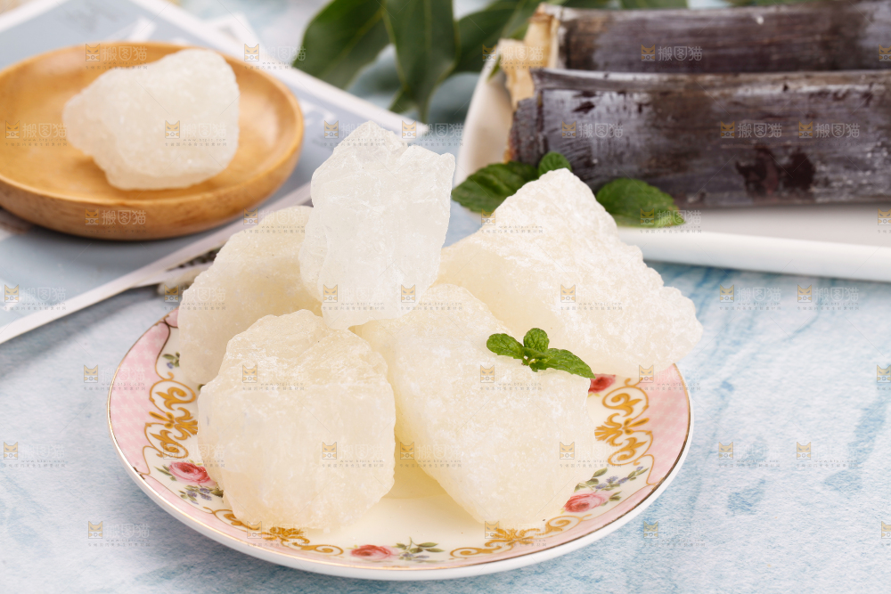 盘子里装着冰糖