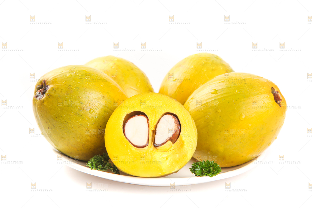 白底上的新鲜鸡蛋果