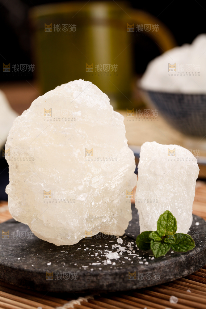 黑底上放着多晶冰糖