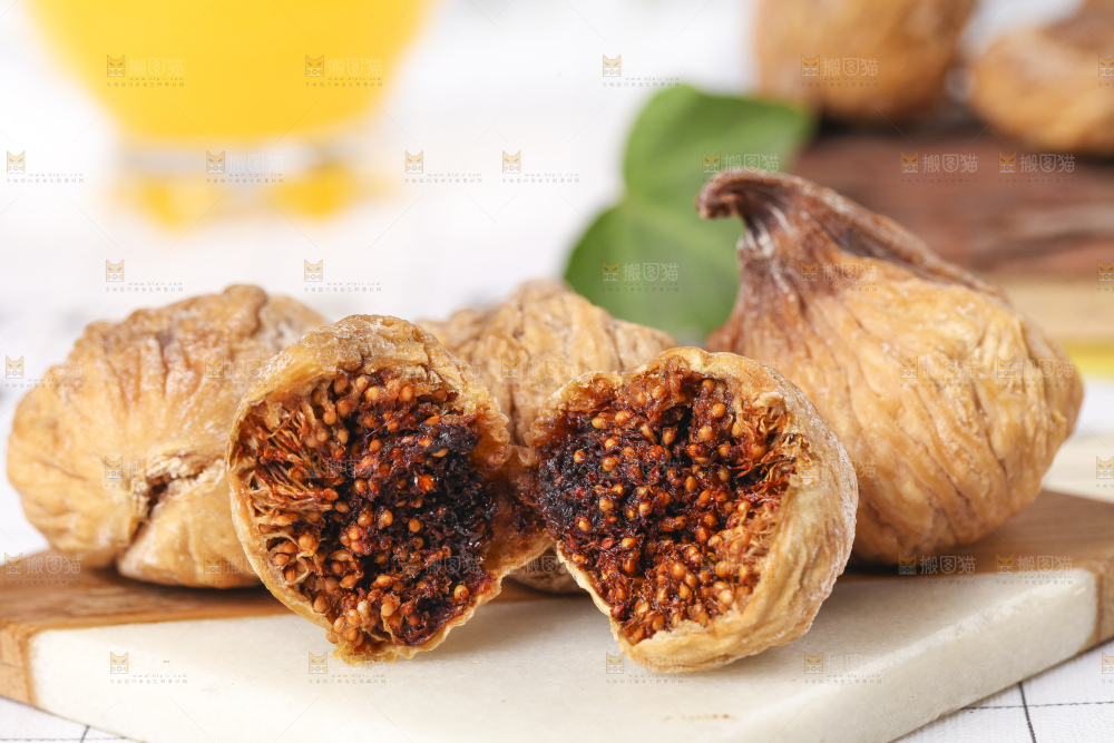 白格子底上的干无花果