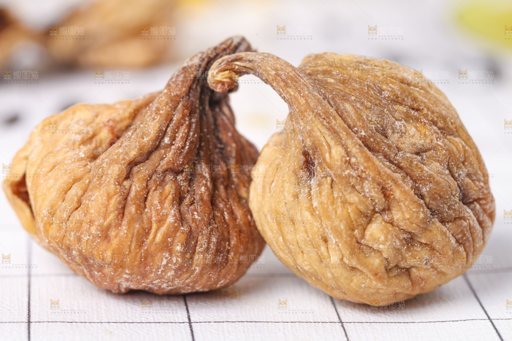 白格子底上的干无花果
