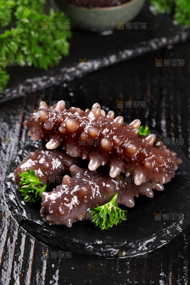 黑石板上的淡干海参