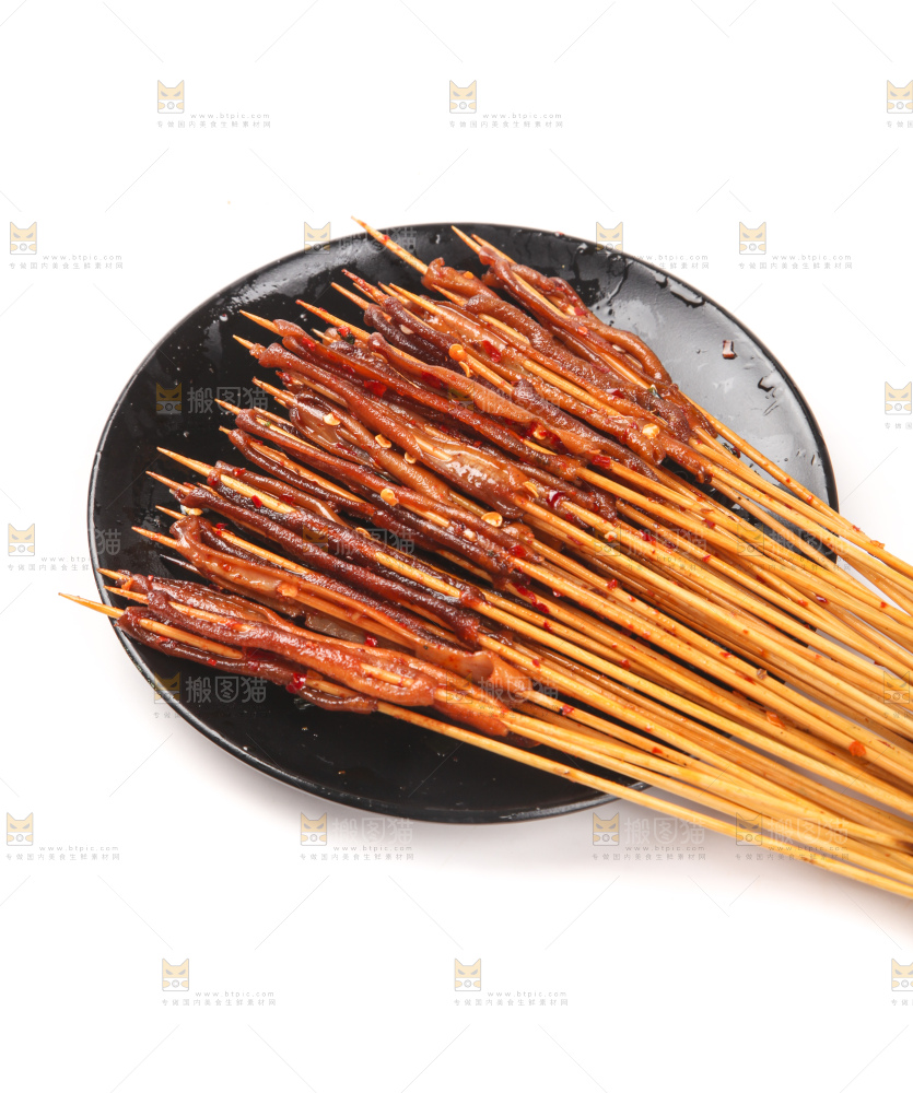 白底上放着鸭肠串