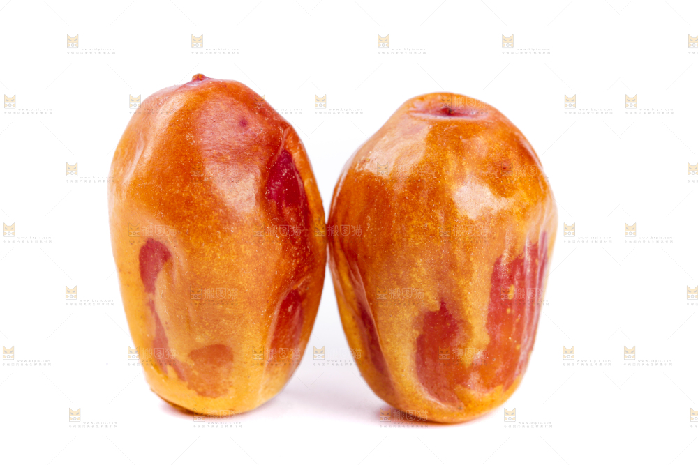 白底上放着椰枣