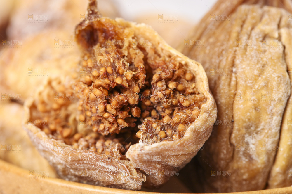 白格子底上的干无花果