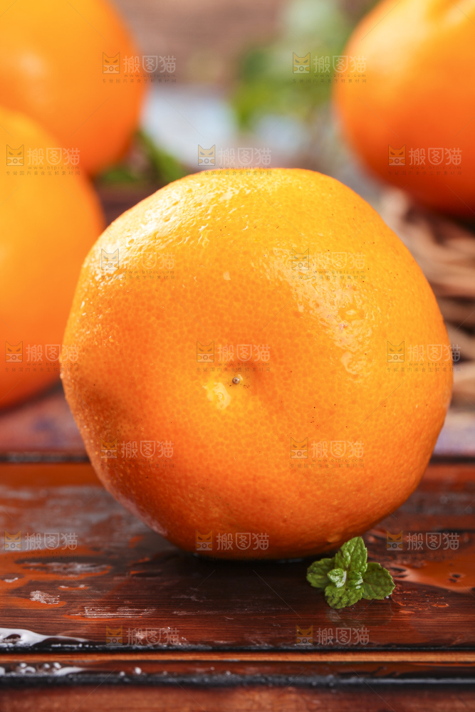 木板上的耙耙柑