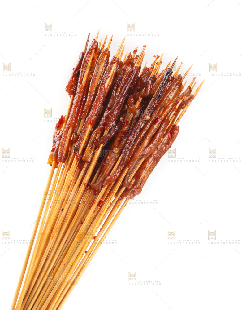白底上放着鸭肠串