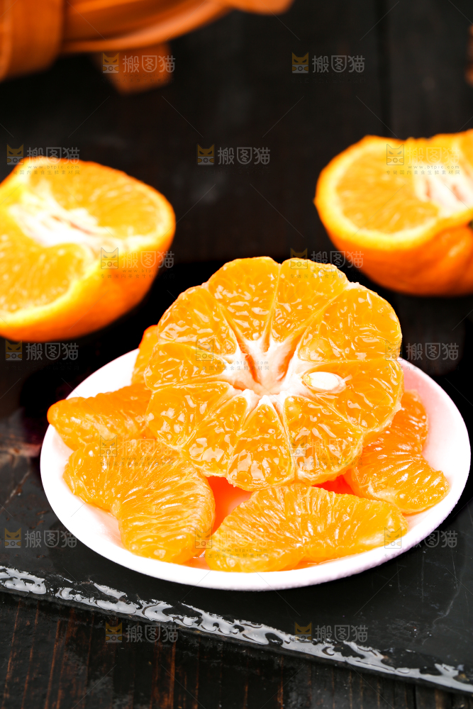 盘子里装着永春芦柑