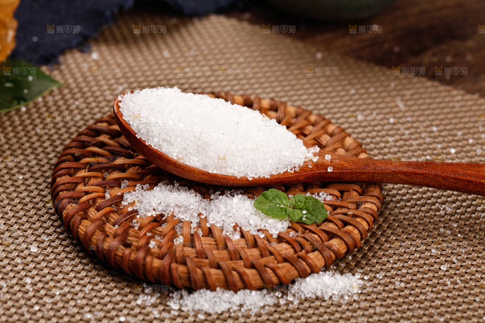 碟子里装着白砂糖