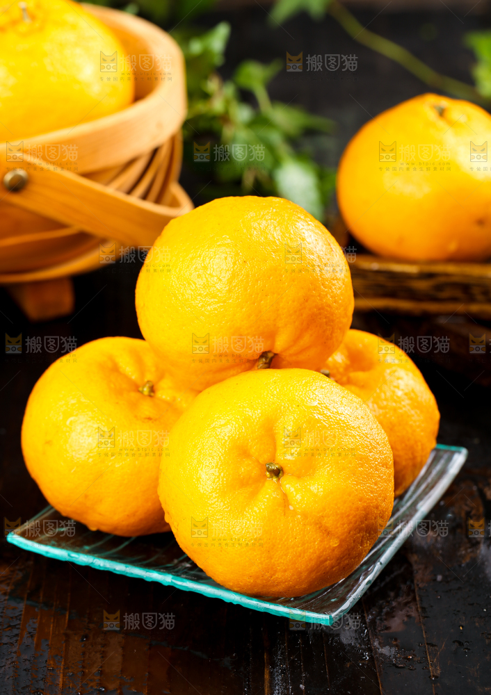 盘子里装着永春芦柑
