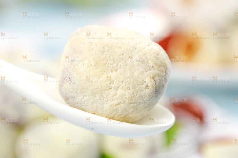 勺子里的奶枣