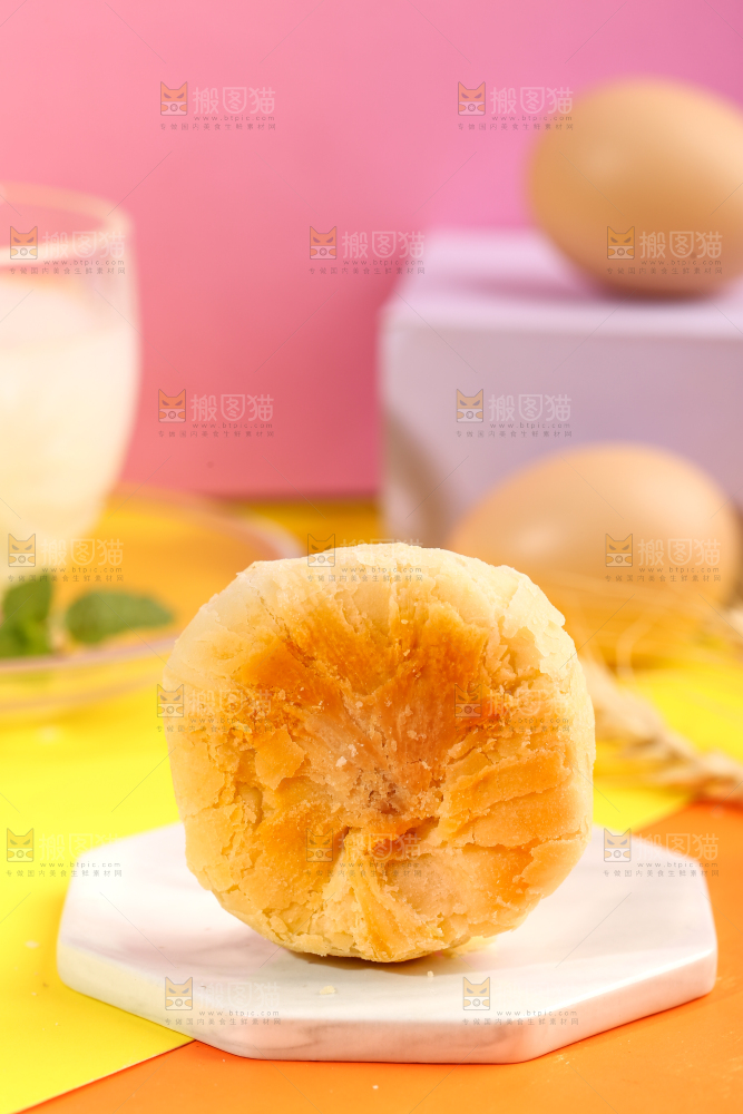 石板上的苏式月饼