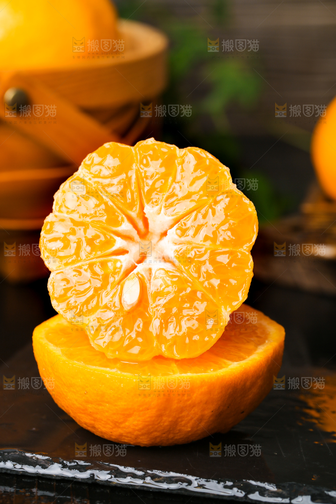 黑石板上的椪柑橘