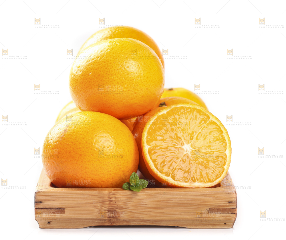 一盘皇帝柑放在白底上