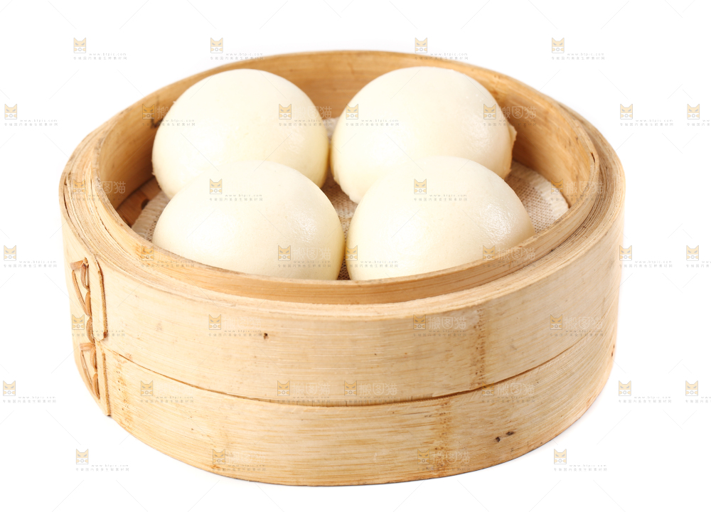 蒸笼里放着奶黄包