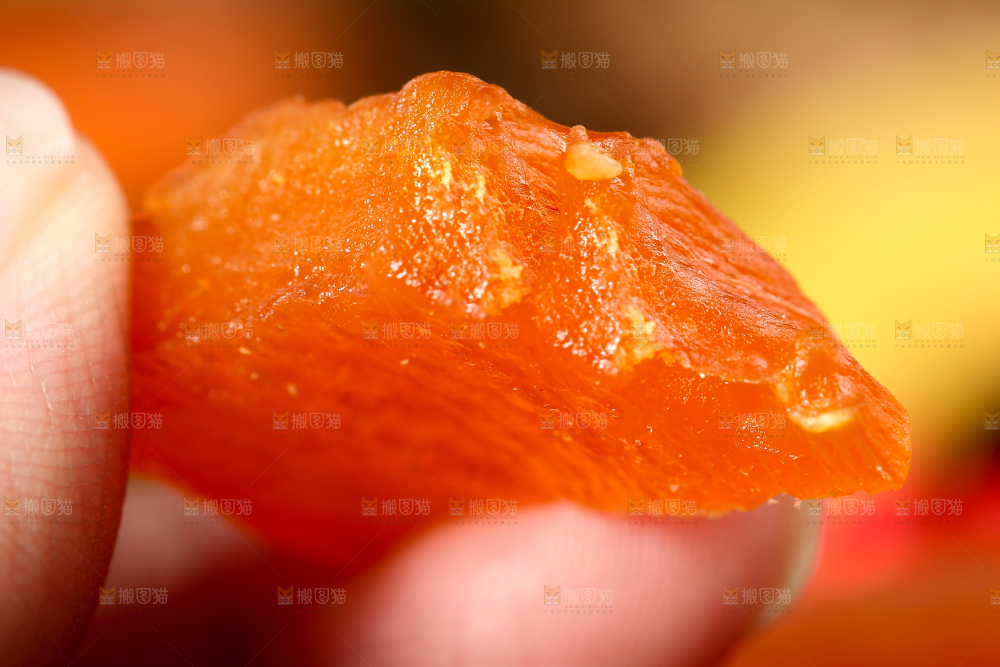 手拿红薯干