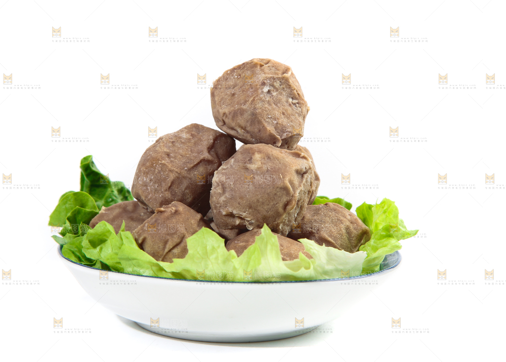 白底上放着一盘手工牛肉丸