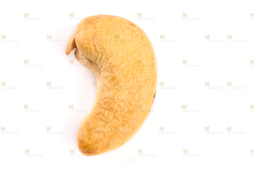 白底上剥皮的腰果