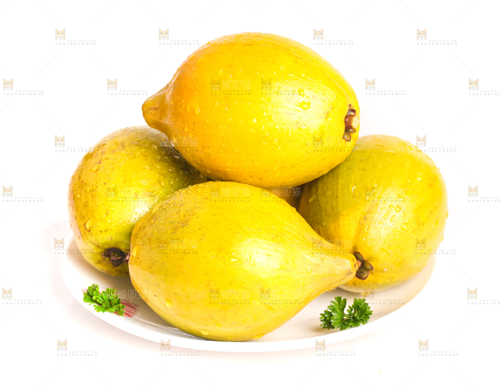 白底上的新鲜鸡蛋果