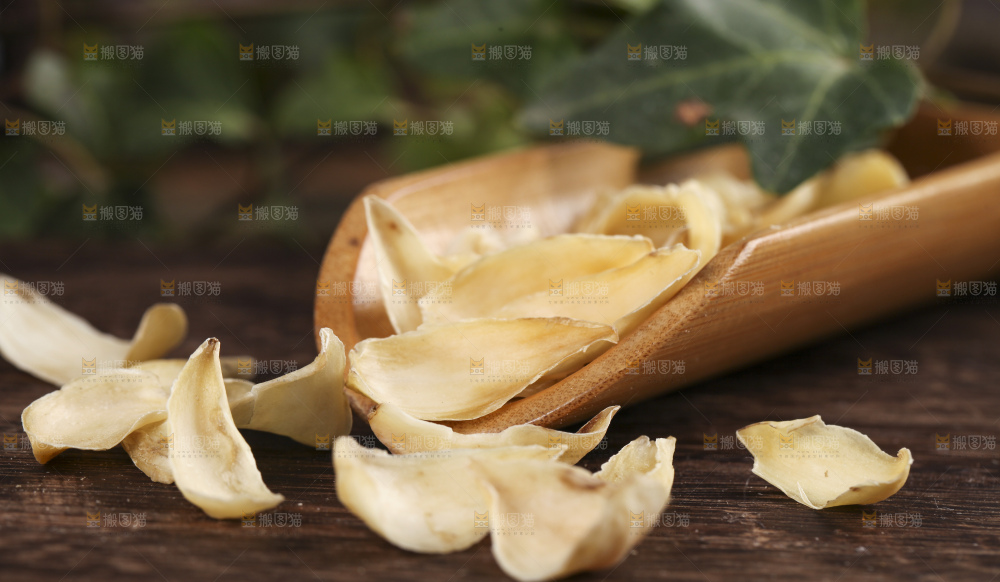 木板上的百合片