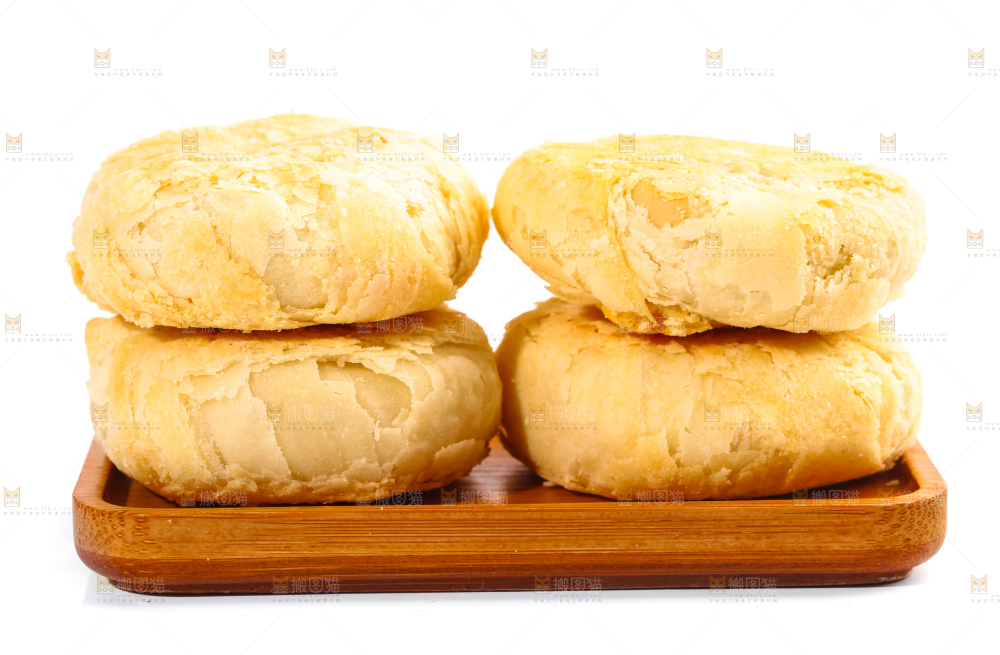 白底上放着一盘苏式馅饼月饼