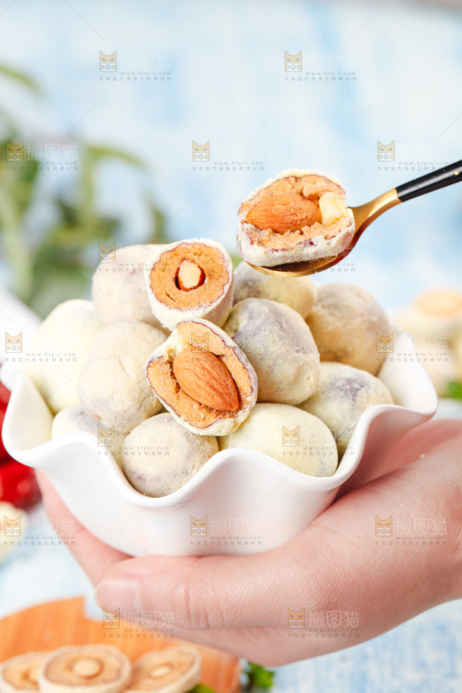 手拿奶枣