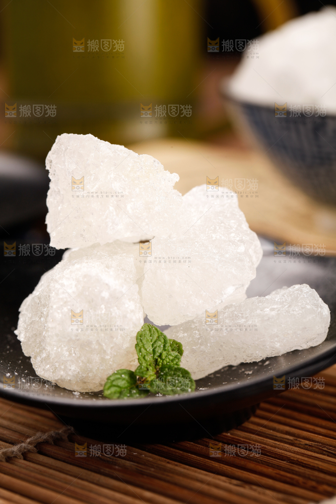 盘子里装着多晶冰糖