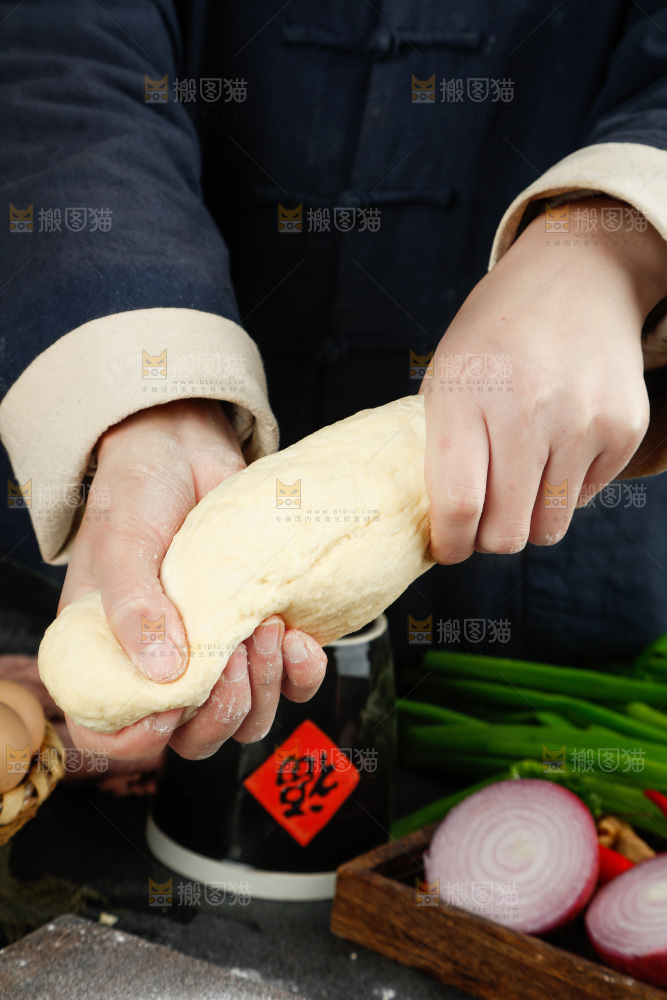 手拿面团